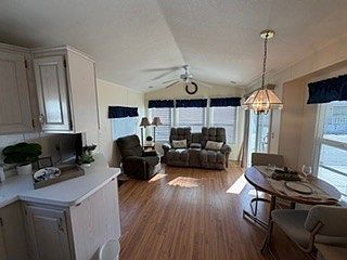 3rd image of 10442 N Frontage Rd #360