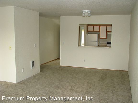 3rd image of 1148 37th Pl NE APT 222