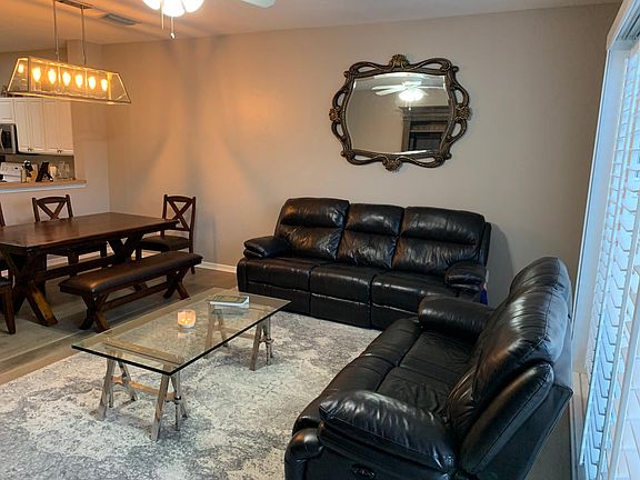 Unbelievably quaint ambiance leaves you loving life... at home!