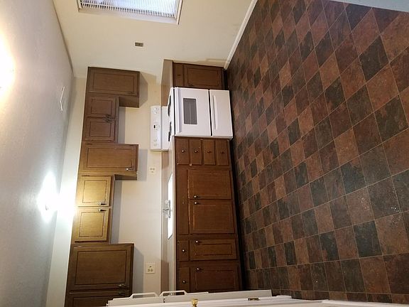 2nd image of 1403 S 300 E APT 2