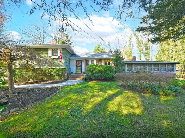 3 Robin Lane, Huntington, NY 11743