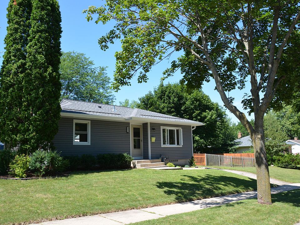 Front of house, driveway