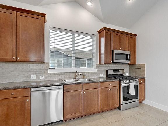 4th image of 1601 Miriam Ave Unit 211
