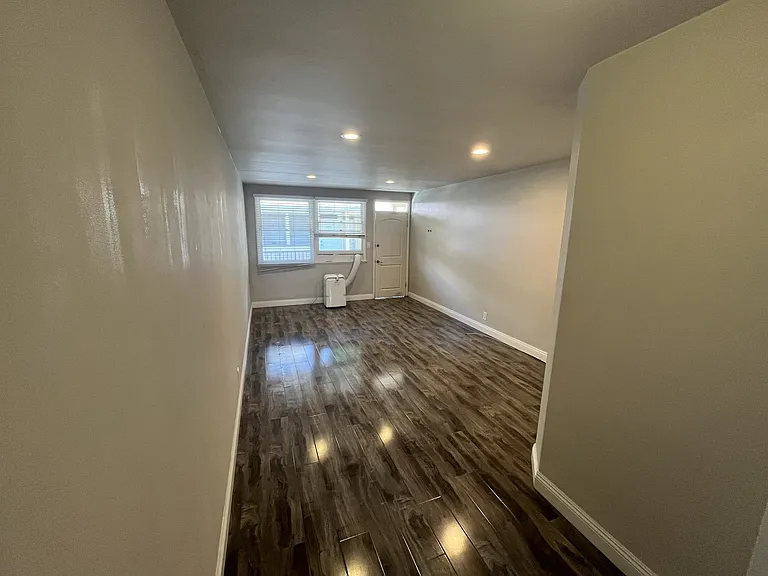 Oakhurst Apartments — Photo 25
