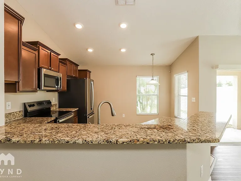 12526 Cricklewood Dr — Photo 6