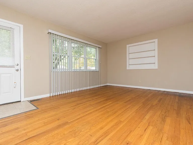 656 Russell Lake East Dr — Photo 12