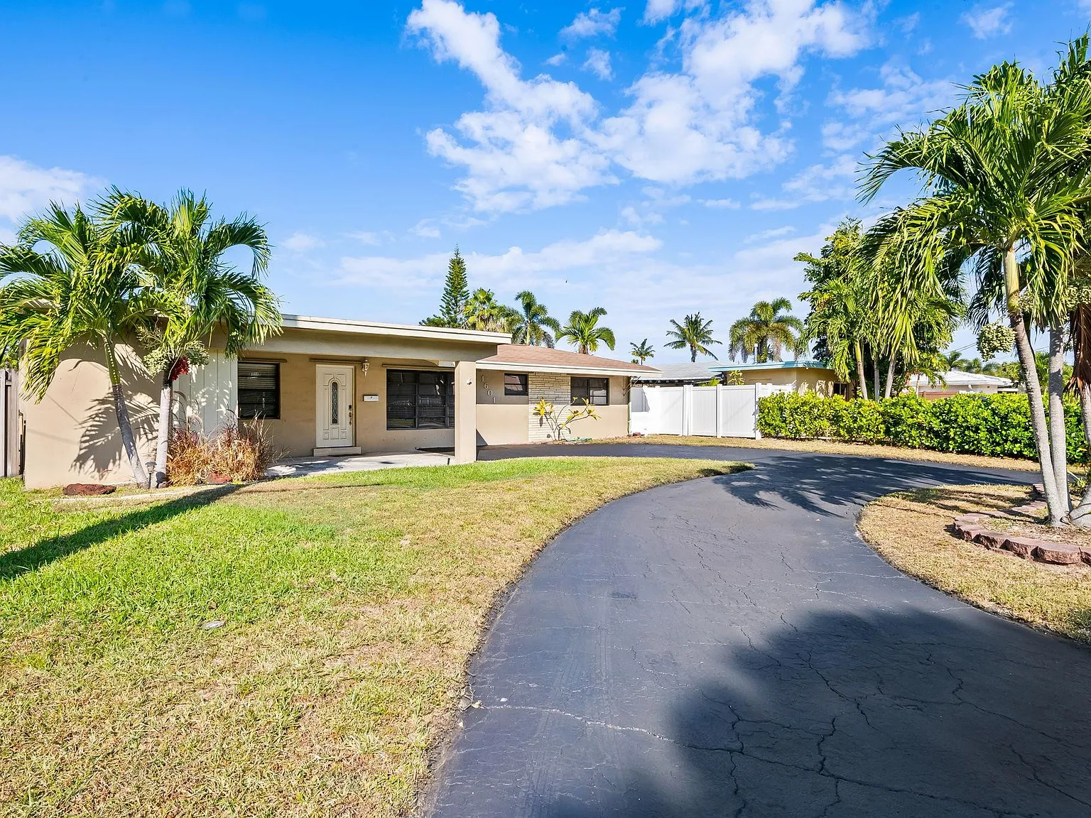 3 bed, 2.0 bath, 1875 sqft, $6,125 — Photo 4