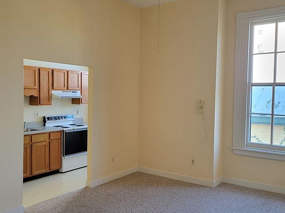 4th image of 1008 W Franklin St APT 3