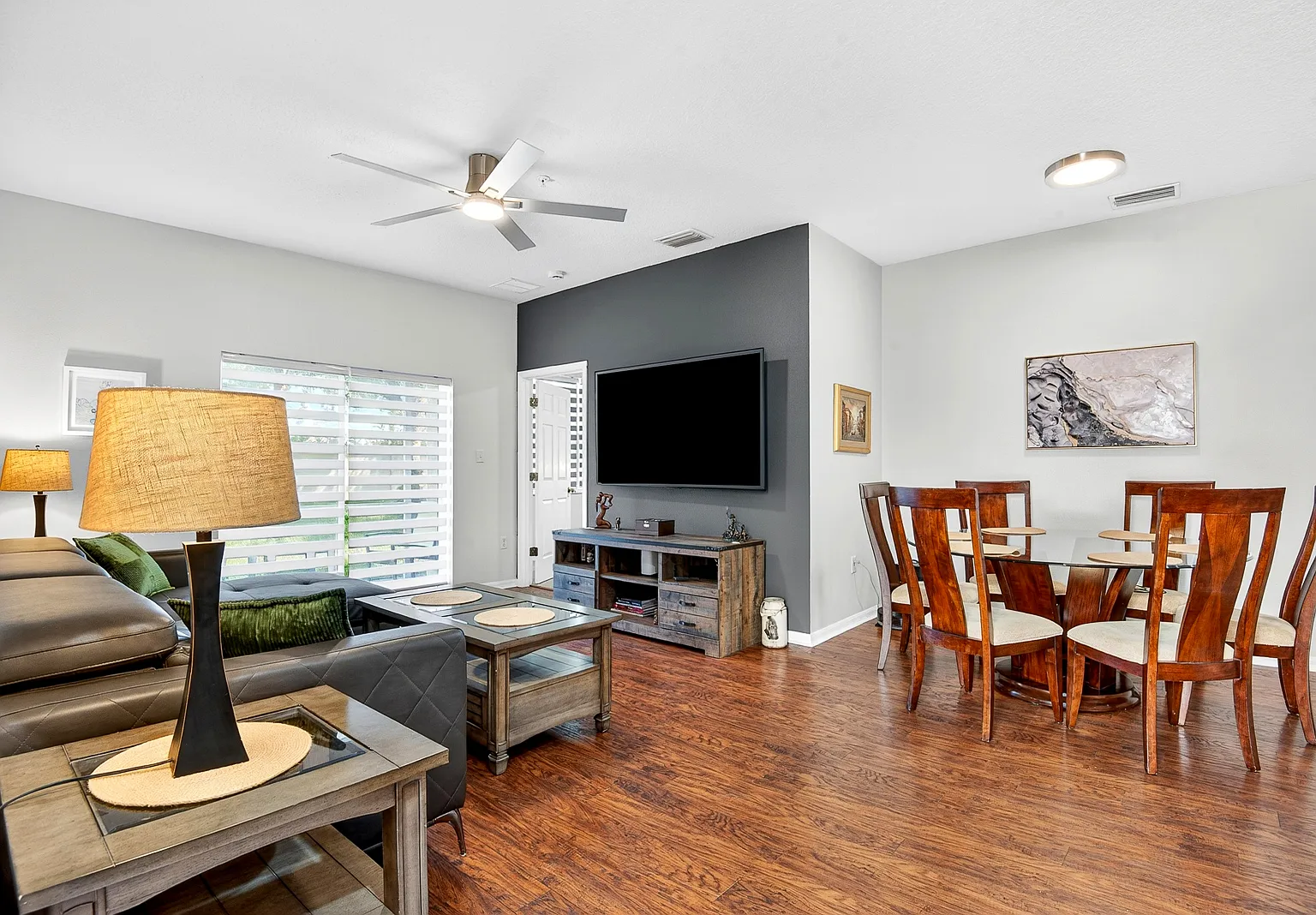 3 bed, 1366 sqft, $2,500 — Photo 2