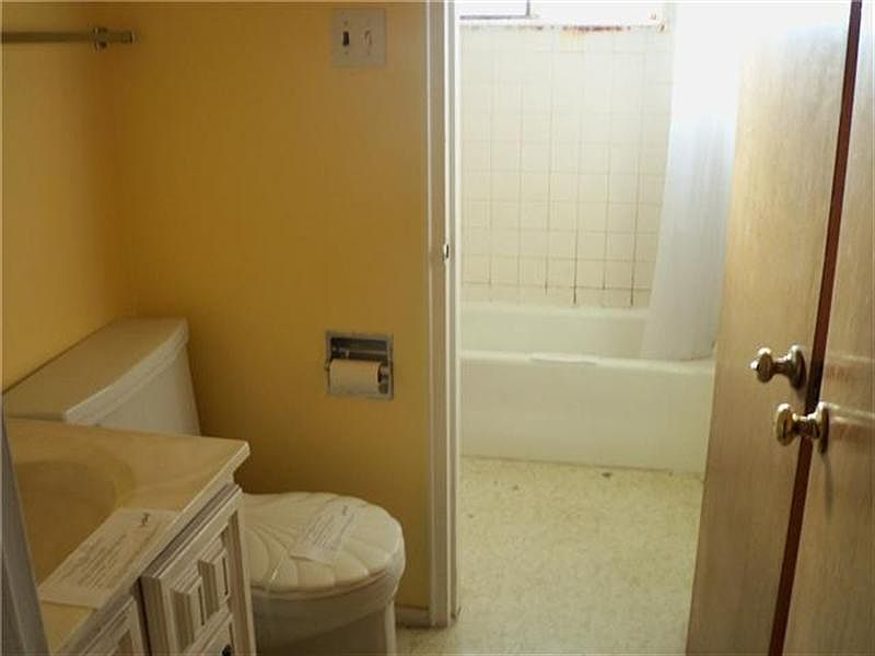 2nd image of 418 Julie Dr