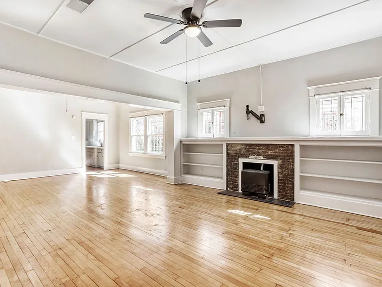 1326 W Monroe St — Photo 3