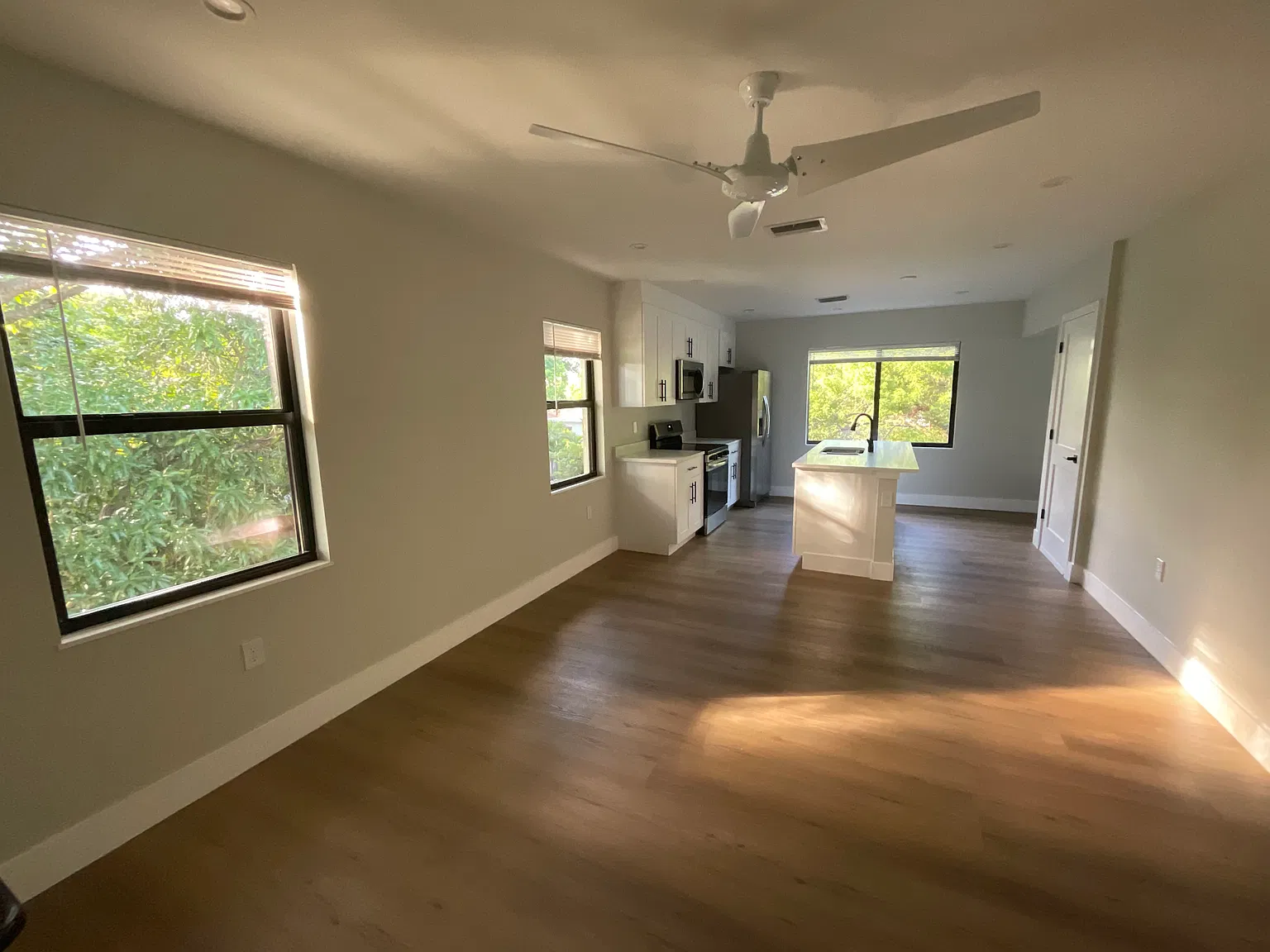 2827 Washington St — Photo 2