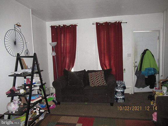 4th image of 833 Beatty St