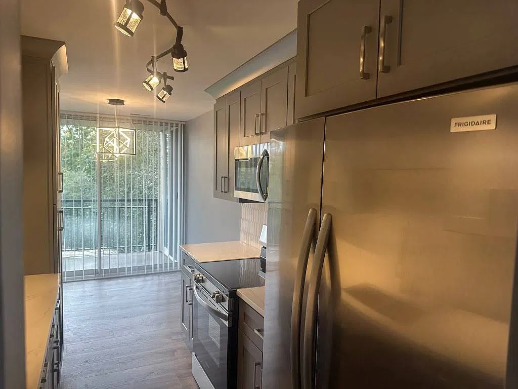 2 bed, 1.5 bath, 1080 sqft, $2,400 — Photo 2