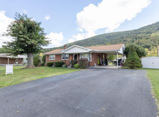 408 Center Ct, Covington, VA 24426