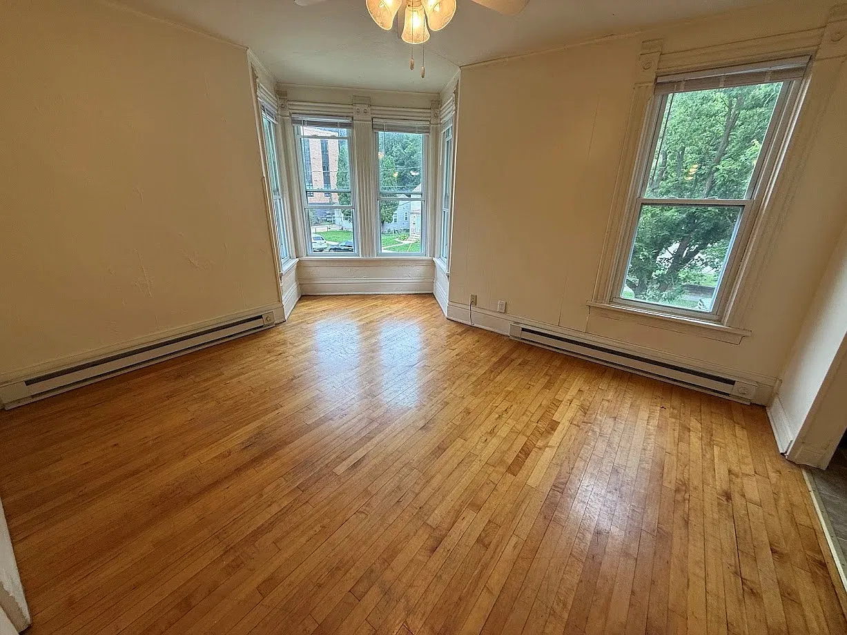 3 bed, 1145 sqft, $2,419 — Photo 3