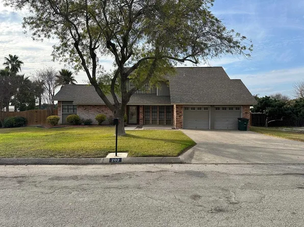 202 Far Hills Dr, Del Rio, TX 78840