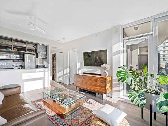 3rd image of 939 Expo Blvd #2611