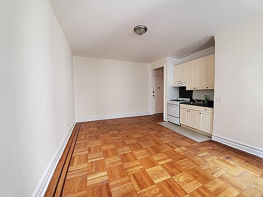 3rd image of 2126 Benson Ave #20E
