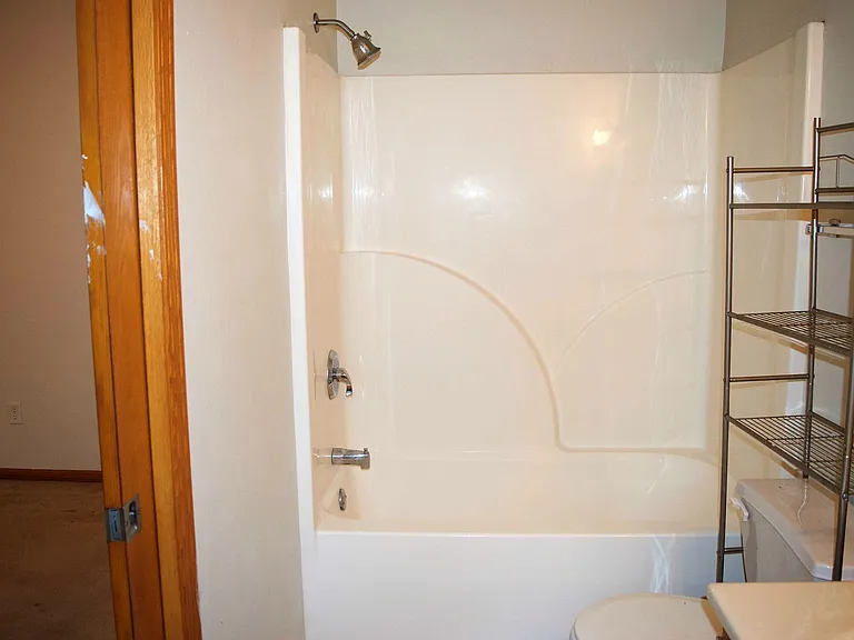 4421 E Court St — Photo 11
