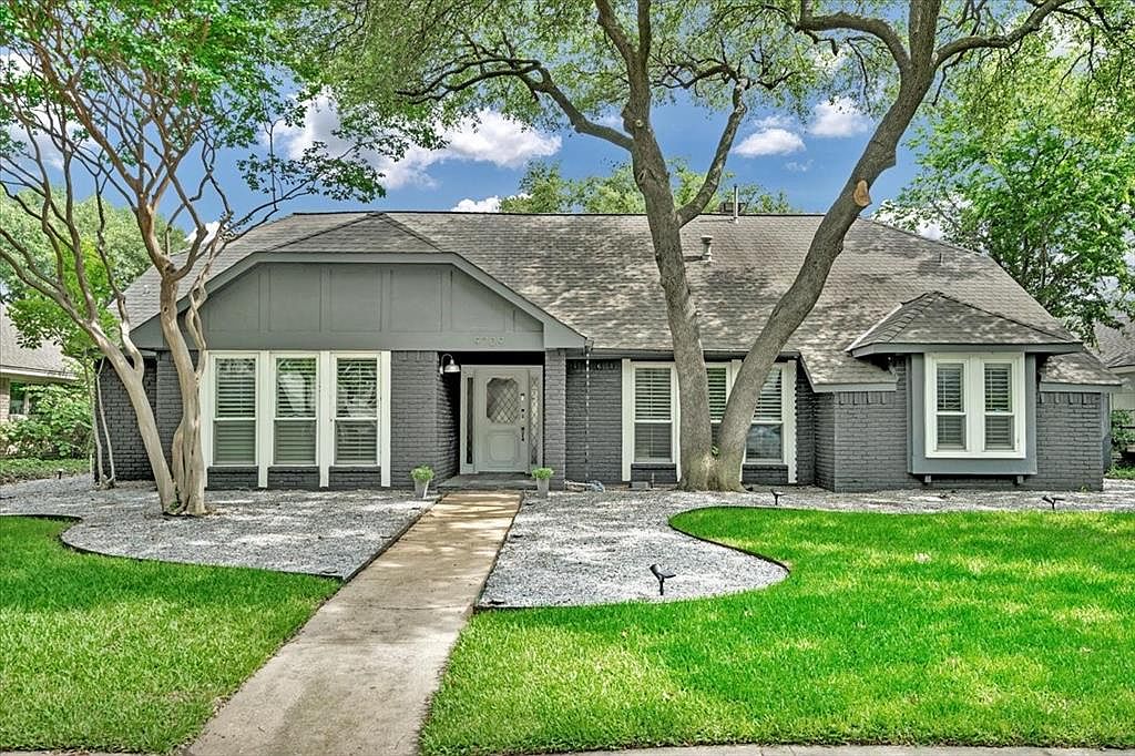 Den Area - North Dallas Real Estate - 6 Homes For Sale - Zillow