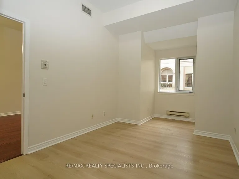 330 Princess Royal Dr #320 — Photo 18