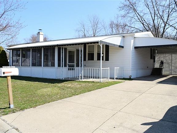 2nd image of 2 Blossom Ln #2