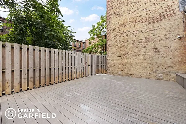 Rented by Leslie J. Garfield | media 15