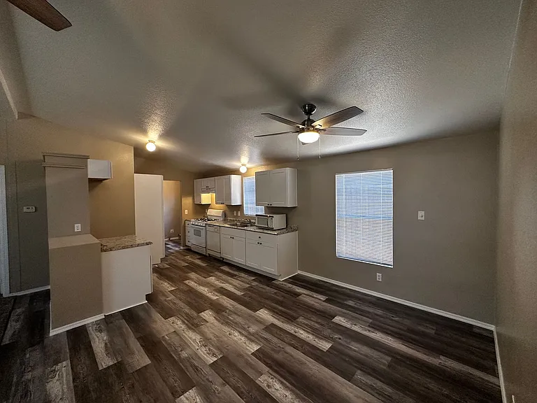 2150 E Snavely Ave — Photo 7