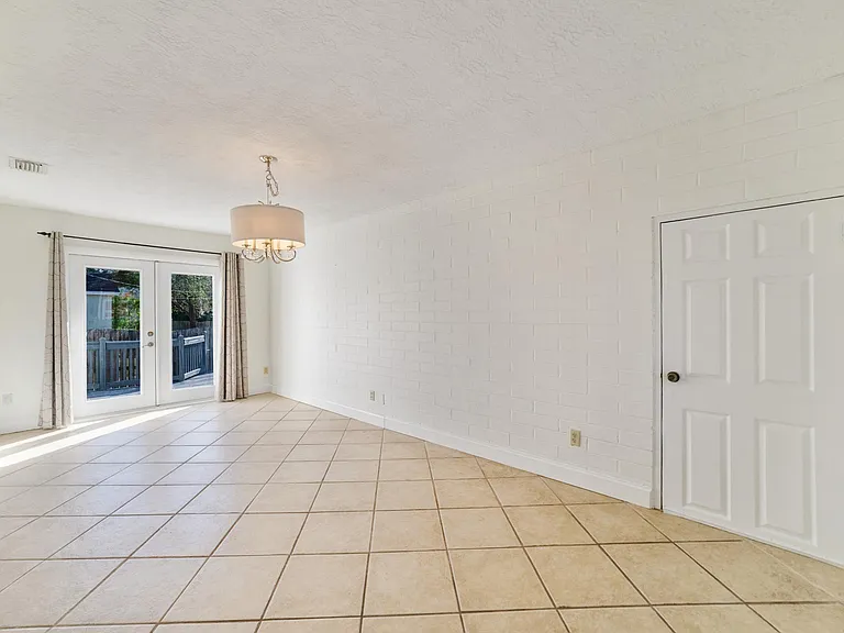 1652 Berkshire Ave — Photo 24