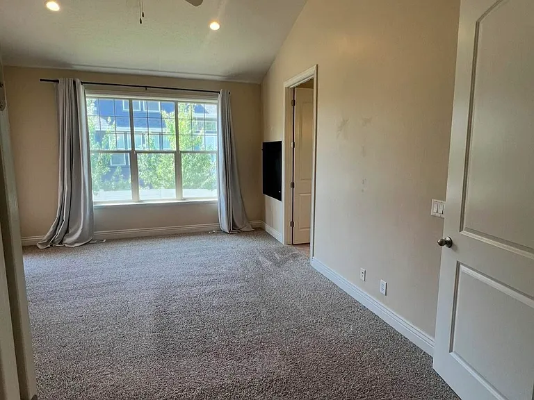 2049 W Sunflower Ln — Photo 14