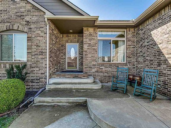 3rd image of 1431 E Summerlyn Dr