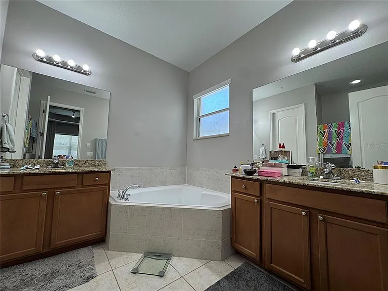 6811 Helmsley Cir — Photo 9