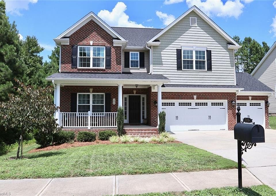 1st image of 208 Colonnade Dr