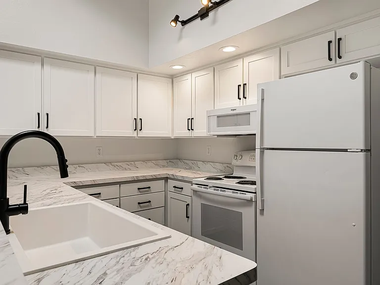 Villa Del Mar Apartments — Photo 24