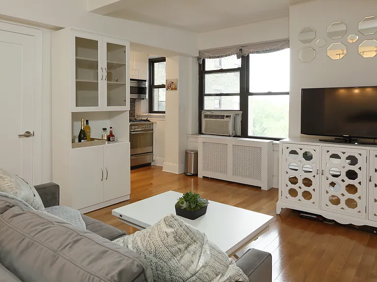 230 Riverside Dr #7J — Photo 5