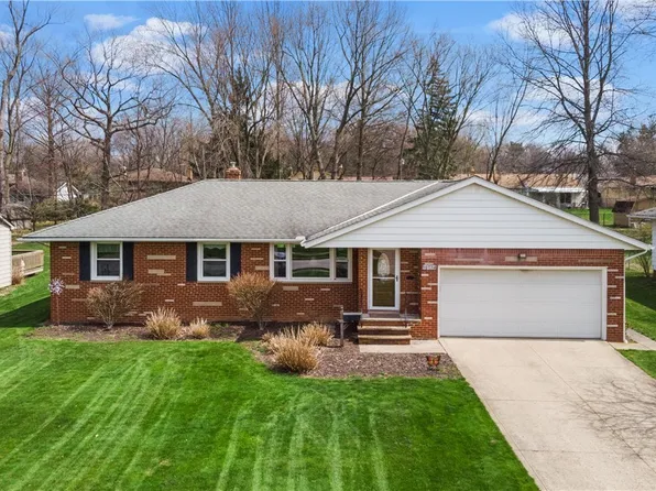 1047 Stanwell Dr, Highland Heights, OH 44143