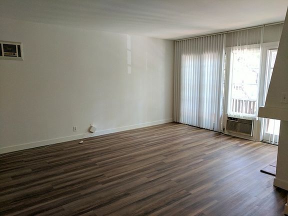 3rd image of 1419 S Bentley Ave #206