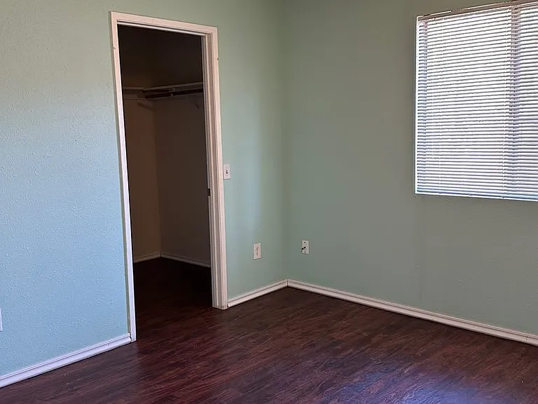 918 Cortina Dr — Photo 15