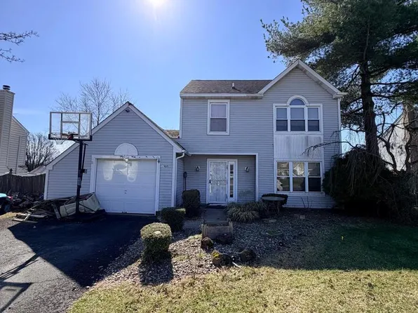 1905 Deerfield Dr, Bensalem, PA 19020