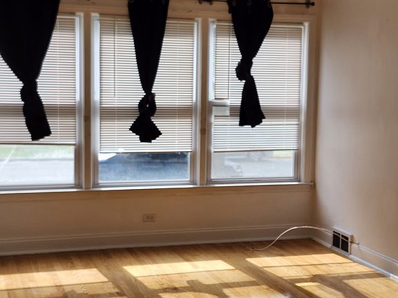3rd image of 8851 Lamon Ave #1