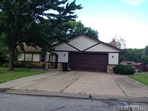 440 Lorenz Ln photo 1