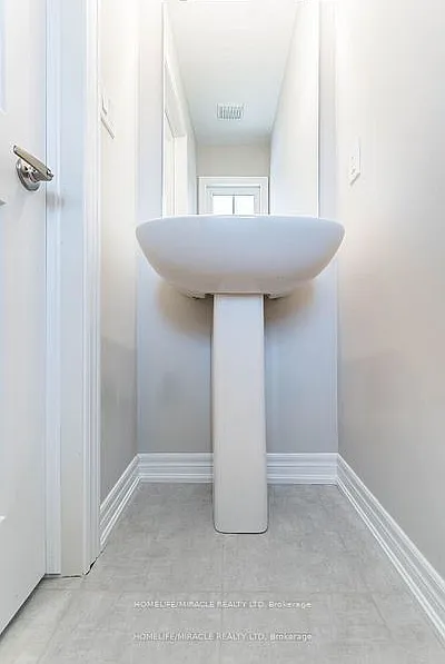 3 bed, $2,995 — Photo 4
