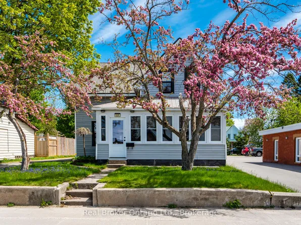 151 Main St, Penetanguishene, ON L9M 1L7