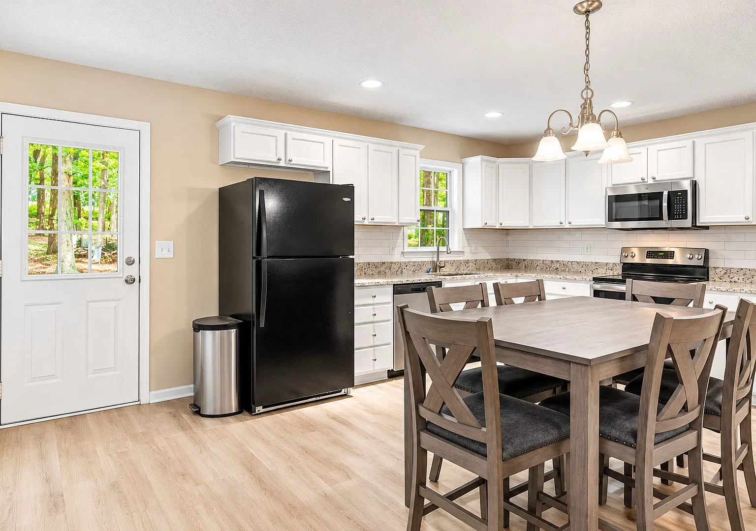 Charming 3-Bedroom Home with Modern Comforts & Cul-de-Sac Privacy — Photo 4