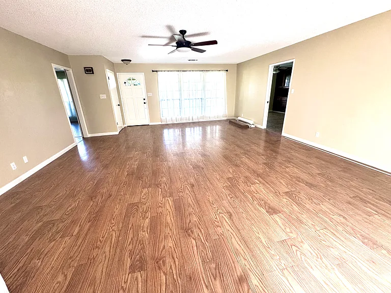 1872 N Hope Ave — Photo 6
