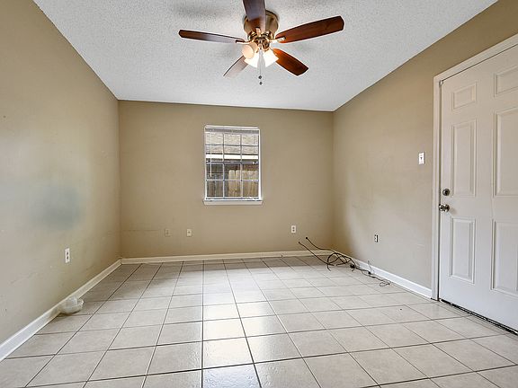 5th image of 1107 Willow Creek Dr #1