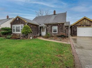 27 Valley Rd, Levittown, NY 11756