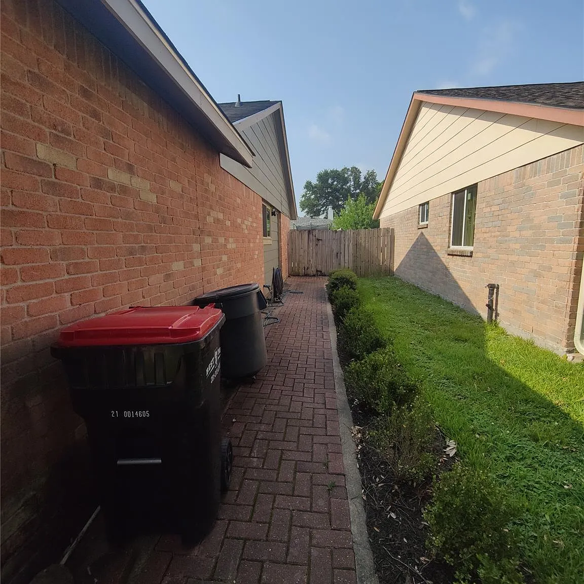 3 bed, 2.0 bath, 1410 sqft, $2,500 — Photo 4