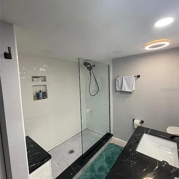 2460 E Vina Del Mar Blvd — Photo 14